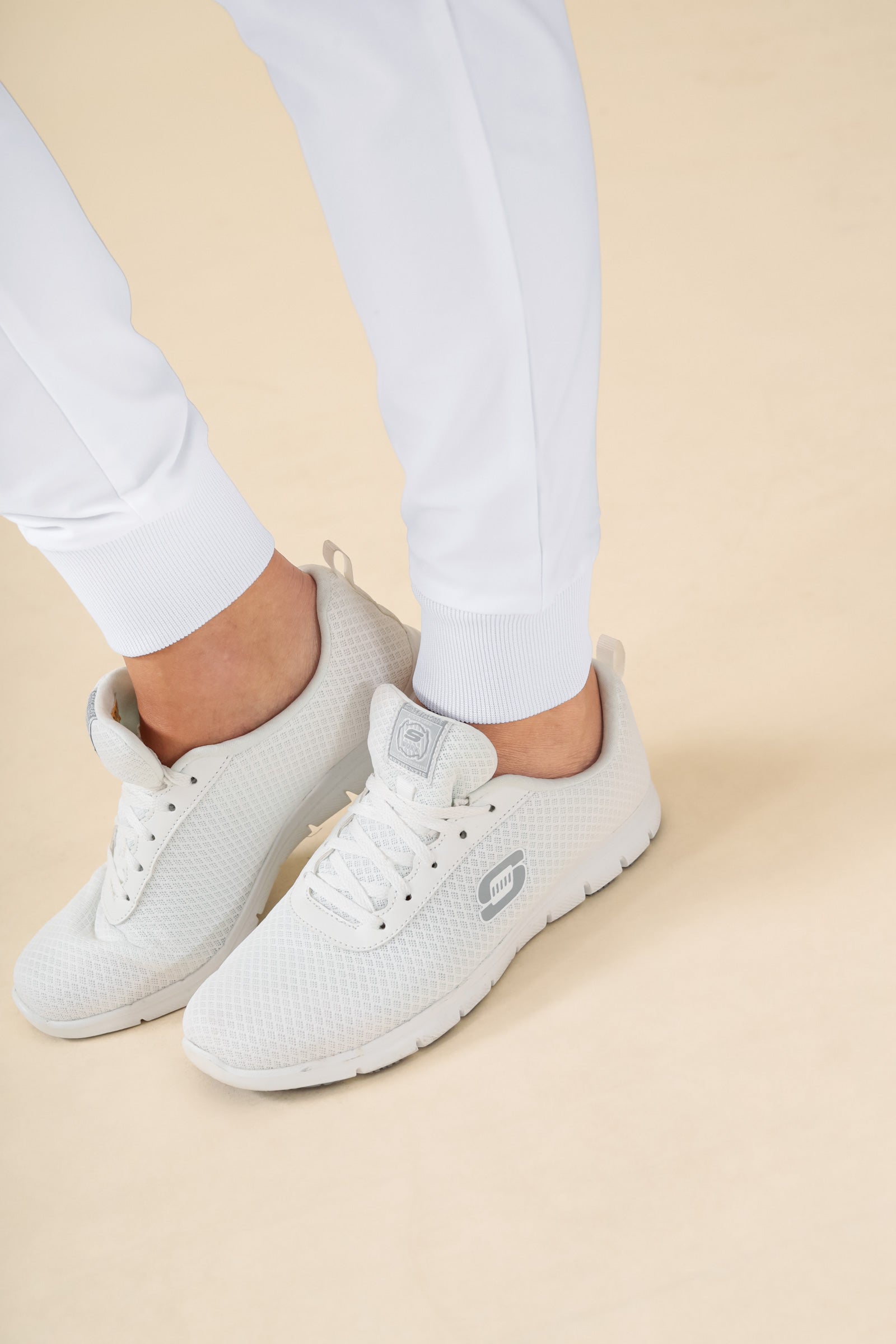 KAERE Hose Damen - Saumbündchen ohne Beintaschen weiss