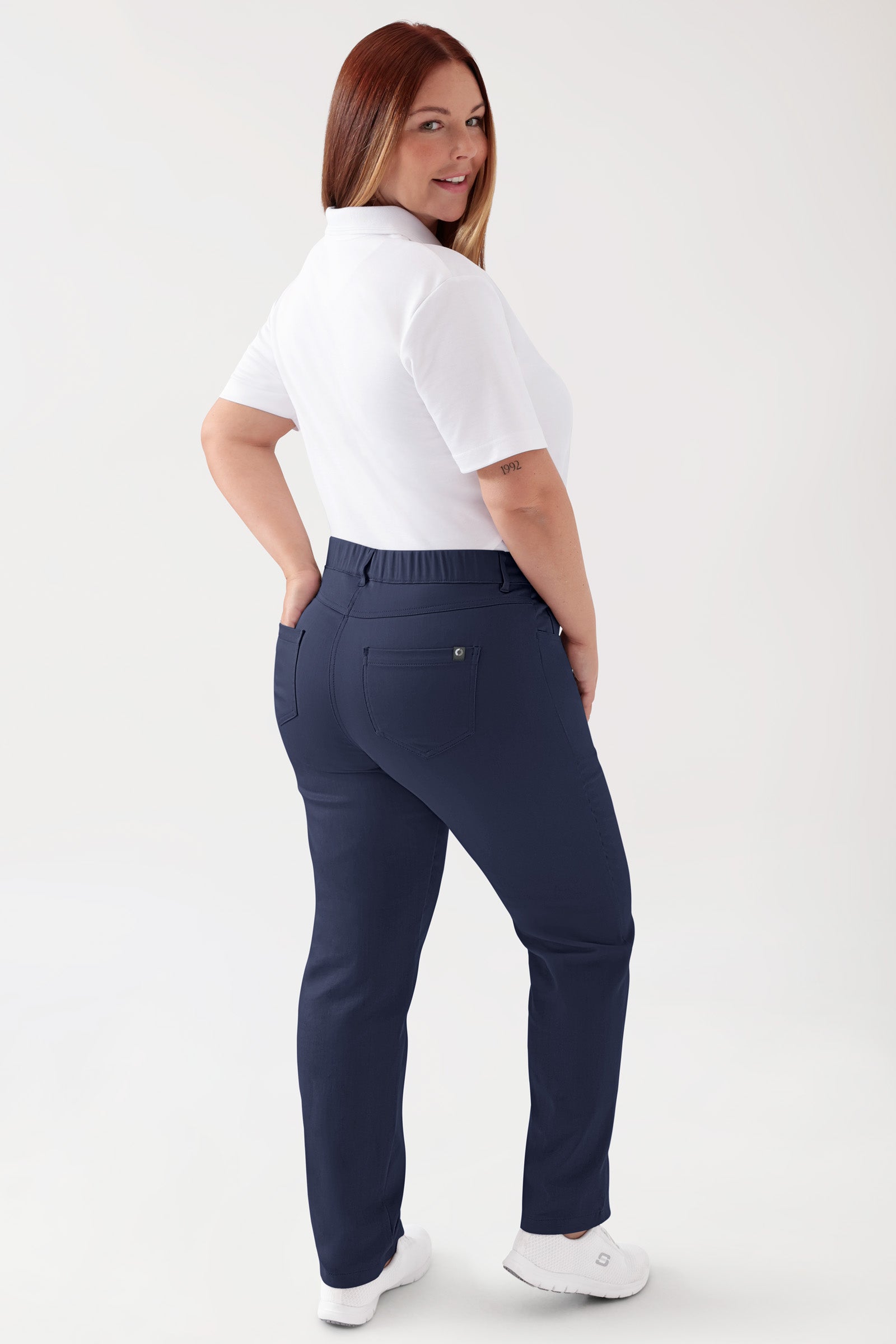 COMFY FLEX 5-Pocket Hose Damen - gerades Bein navy, Vue de face Le mannequin mesure 173 cm et porte la taille 46