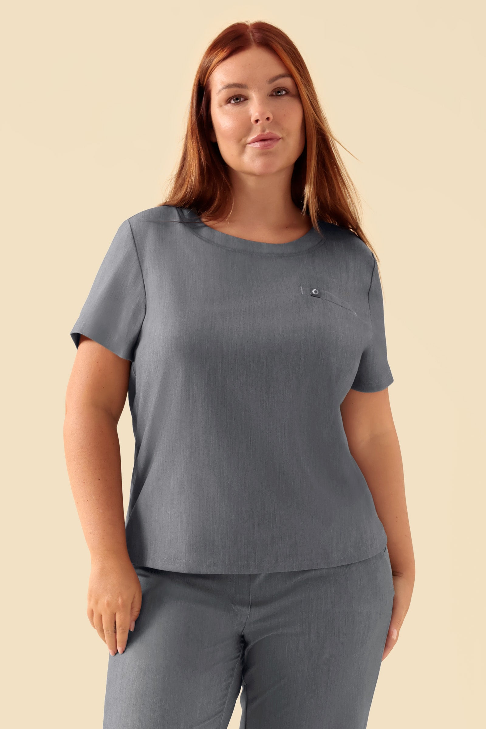 KAERE Shirt Damen - Rundhalsausschnitt grau melange, Vorderansicht Das Model ist 173 cm groß und trägt Grösse XL