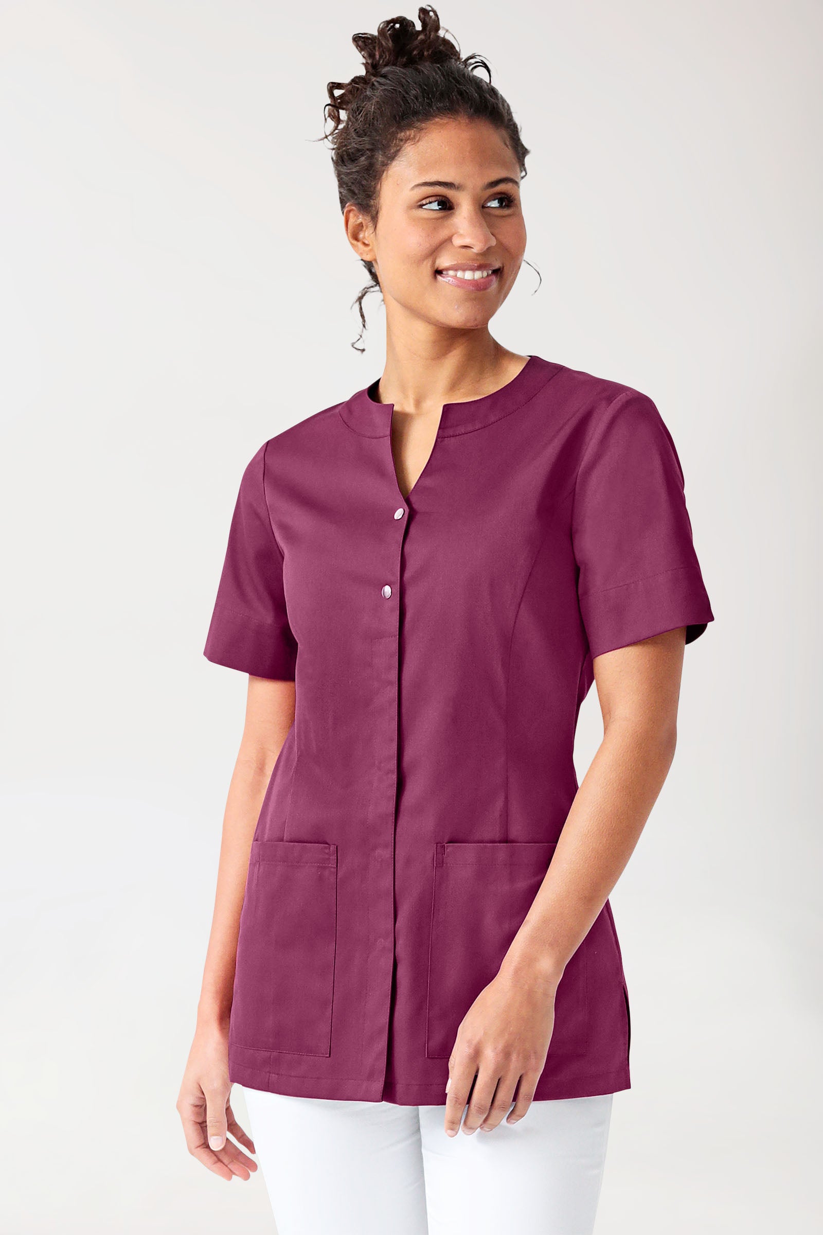 Beauty Kasack Damen - verdeckte Knopfleiste berry, Vorderansicht 