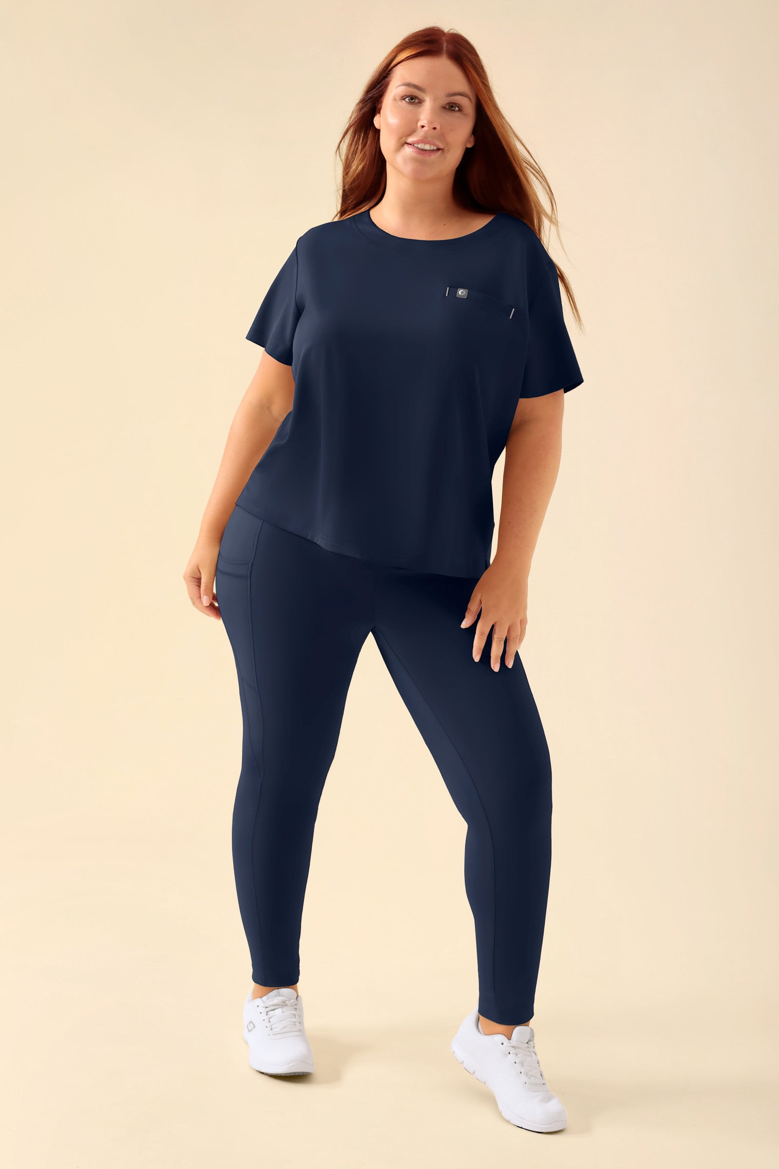 KAERE Leggings Damen - super elastisch navy, Vorderansicht Das Model ist 173 cm groß und trägt Grösse XL