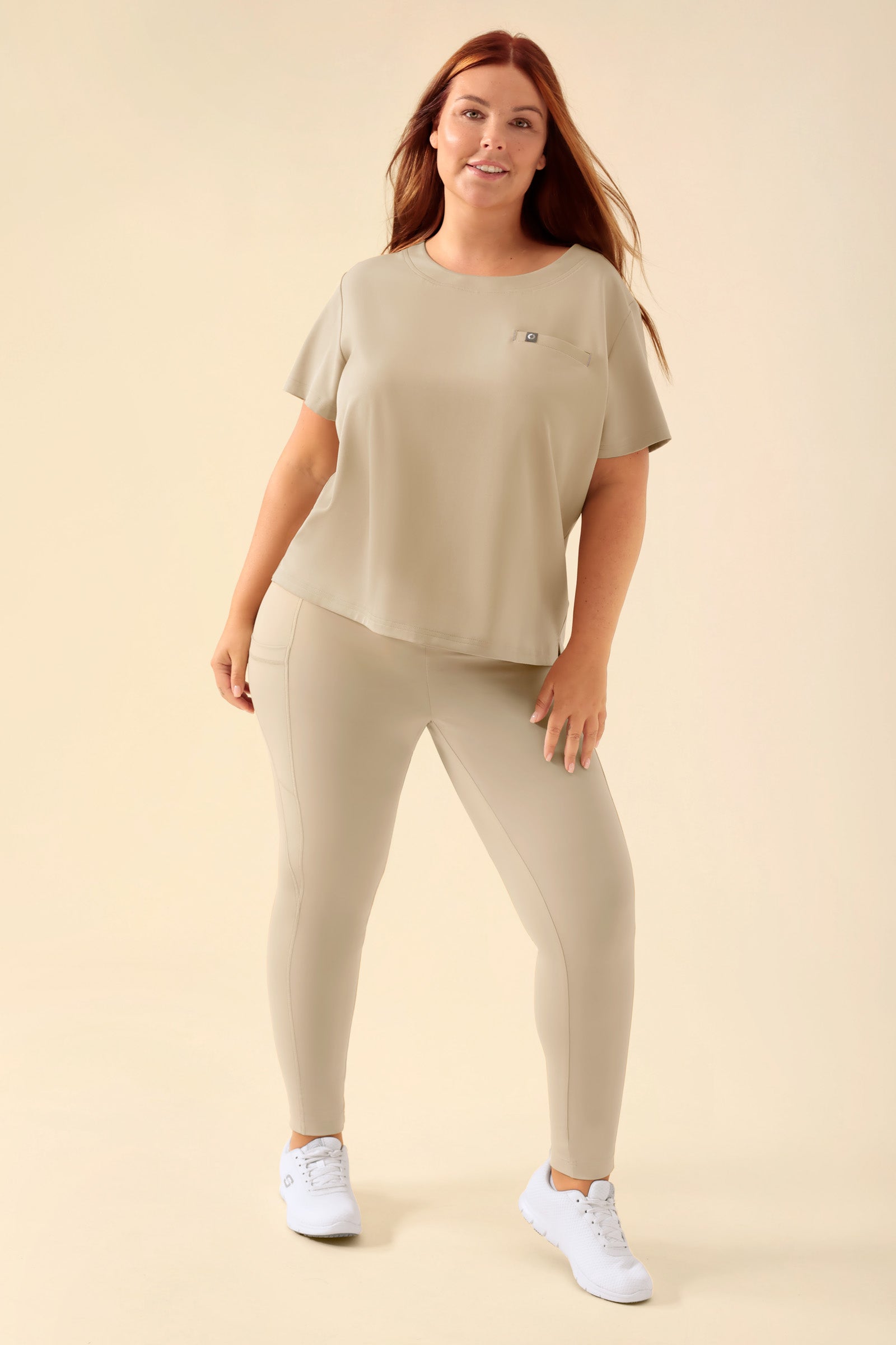 KAERE Leggings Damen - super elastisch sand, Vorderansicht Das Model ist 173 cm groß und trägt Grösse XL