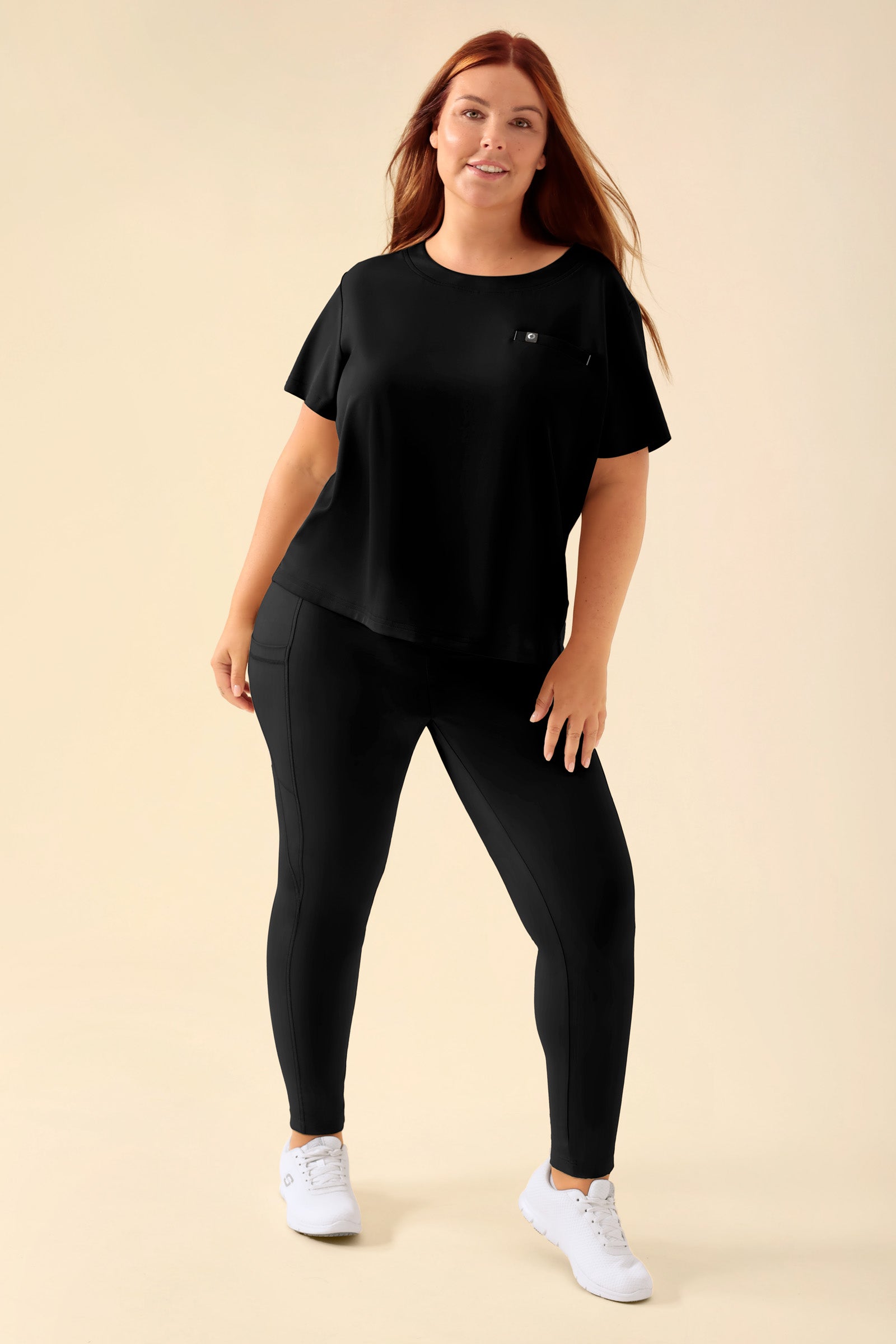 KAERE Leggings Damen - super elastisch schwarz, Vorderansicht Das Model ist 173 cm groß und trägt Grösse XL