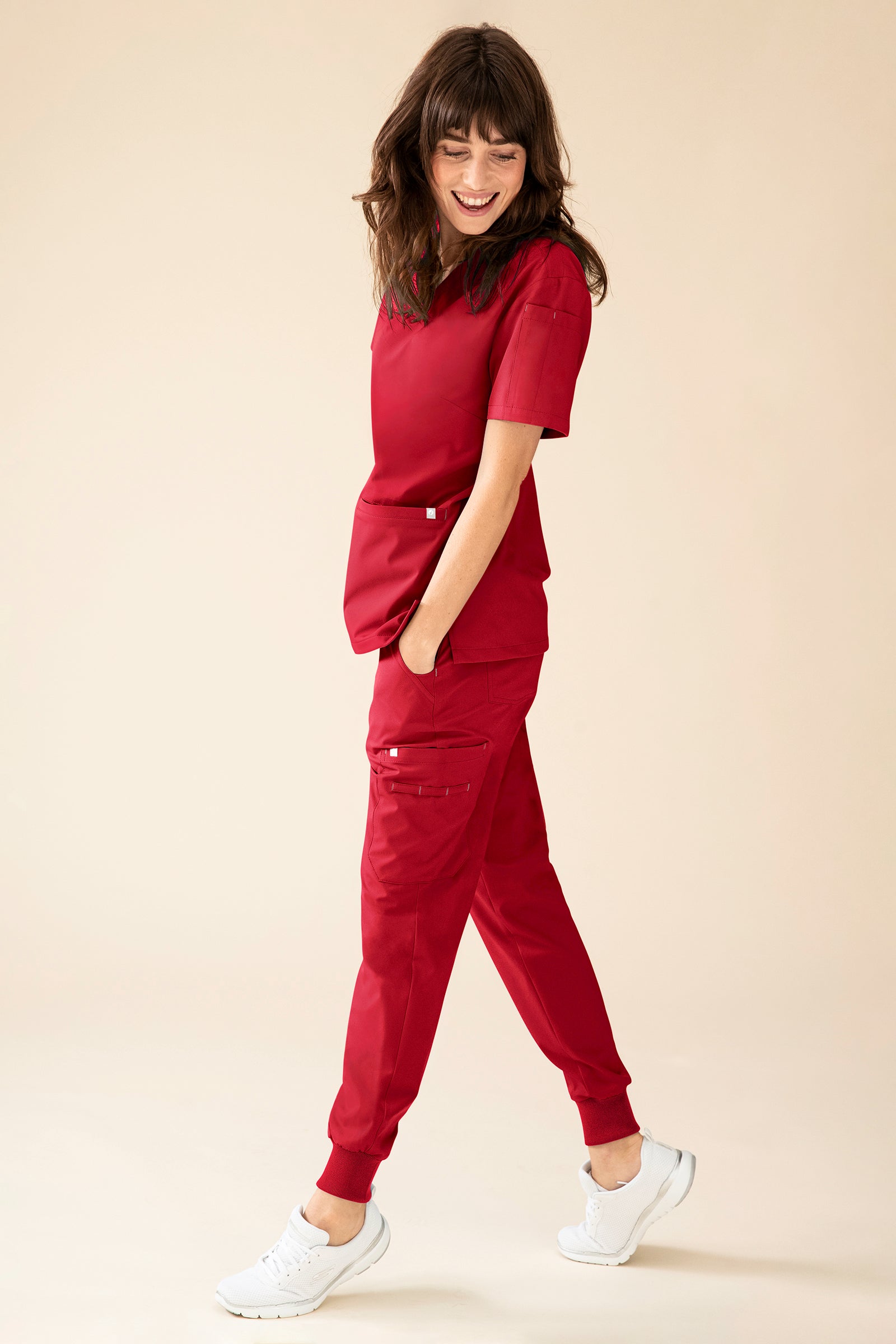 KAERE Schlupfkasack Damen - V-Ausschnitt rot, Vue de face Le mannequin mesure 175 cm et porte la taille S