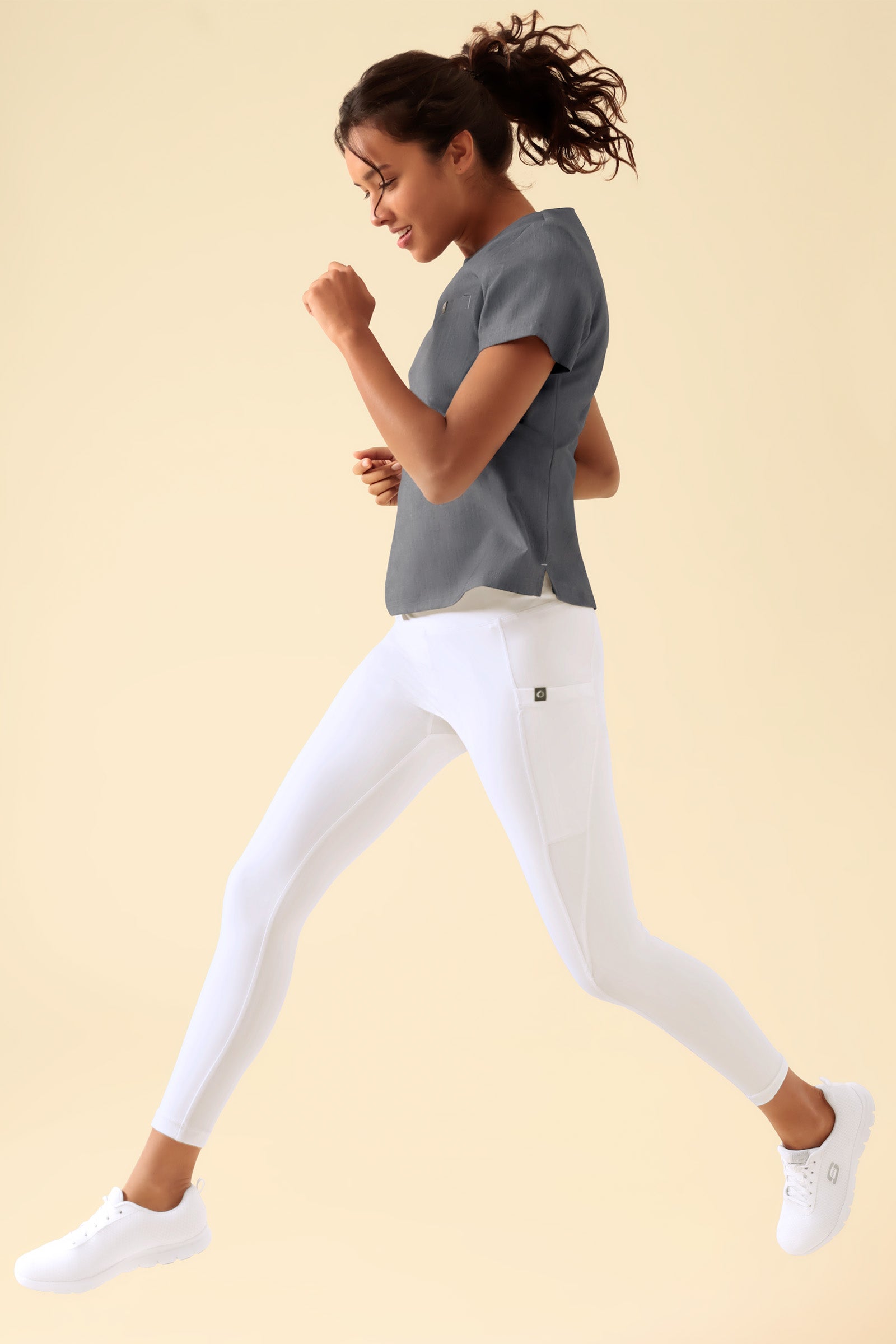 KAERE Leggings Damen - super elastisch weiss, Vorderansicht Das Model ist 176 cm groß und trägt Grösse S
