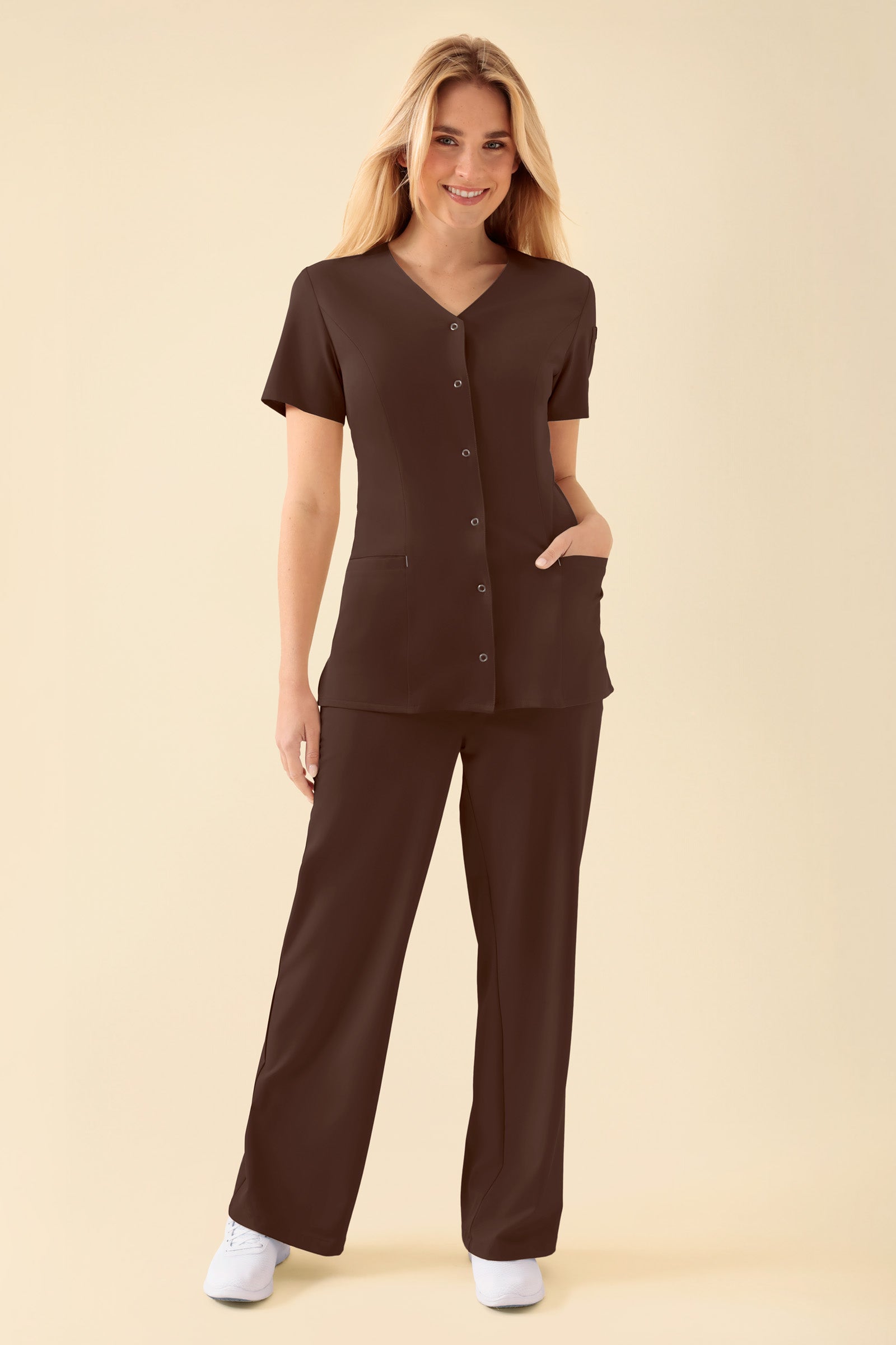 KAERE Kasack Damen - durchgeknöpft coffee, Vue de face Le mannequin mesure 177 cm et porte la taille S