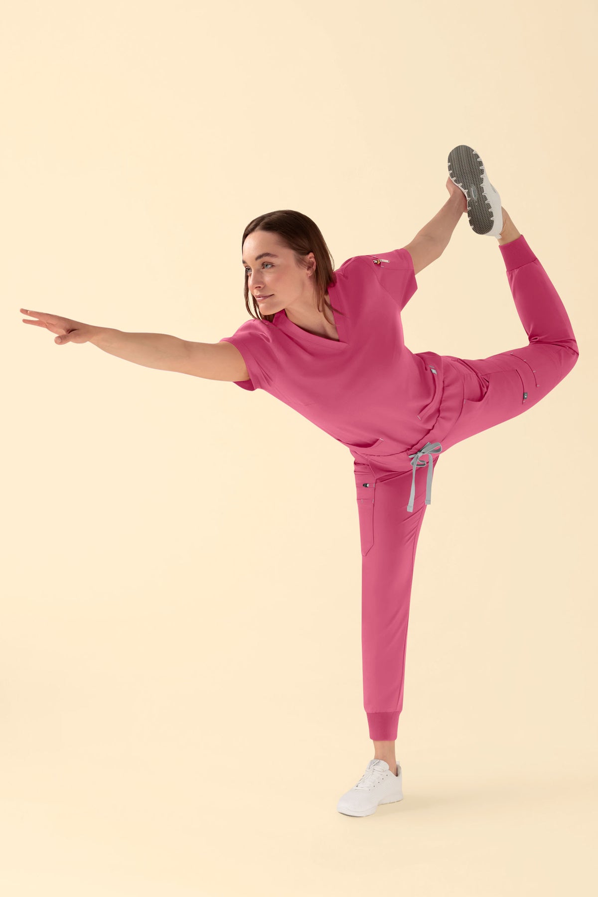 KAERE Schlupfkasack Damen - V-Ausschnitt rosenholz, Vue de face Le mannequin mesure 177 cm et porte la taille S