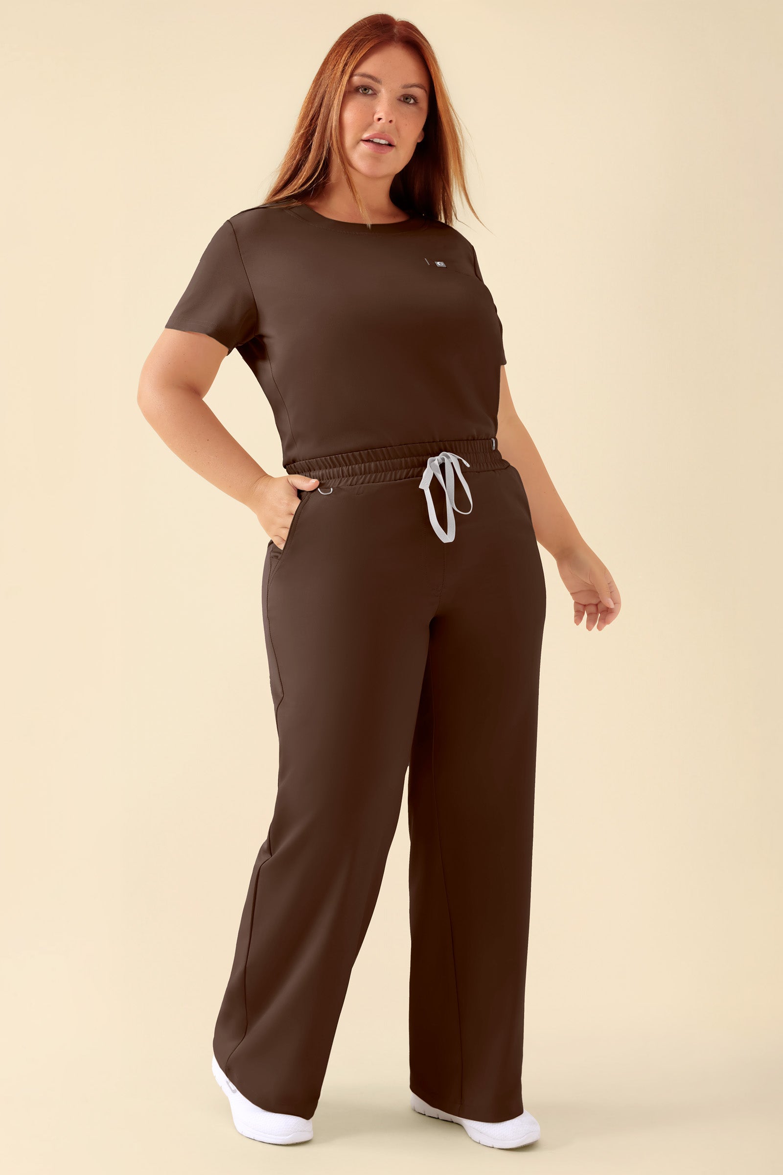 KAERE Hose Damen - weites Bein coffee, Vue de face Le mannequin mesure 173 cm et porte la taille XL