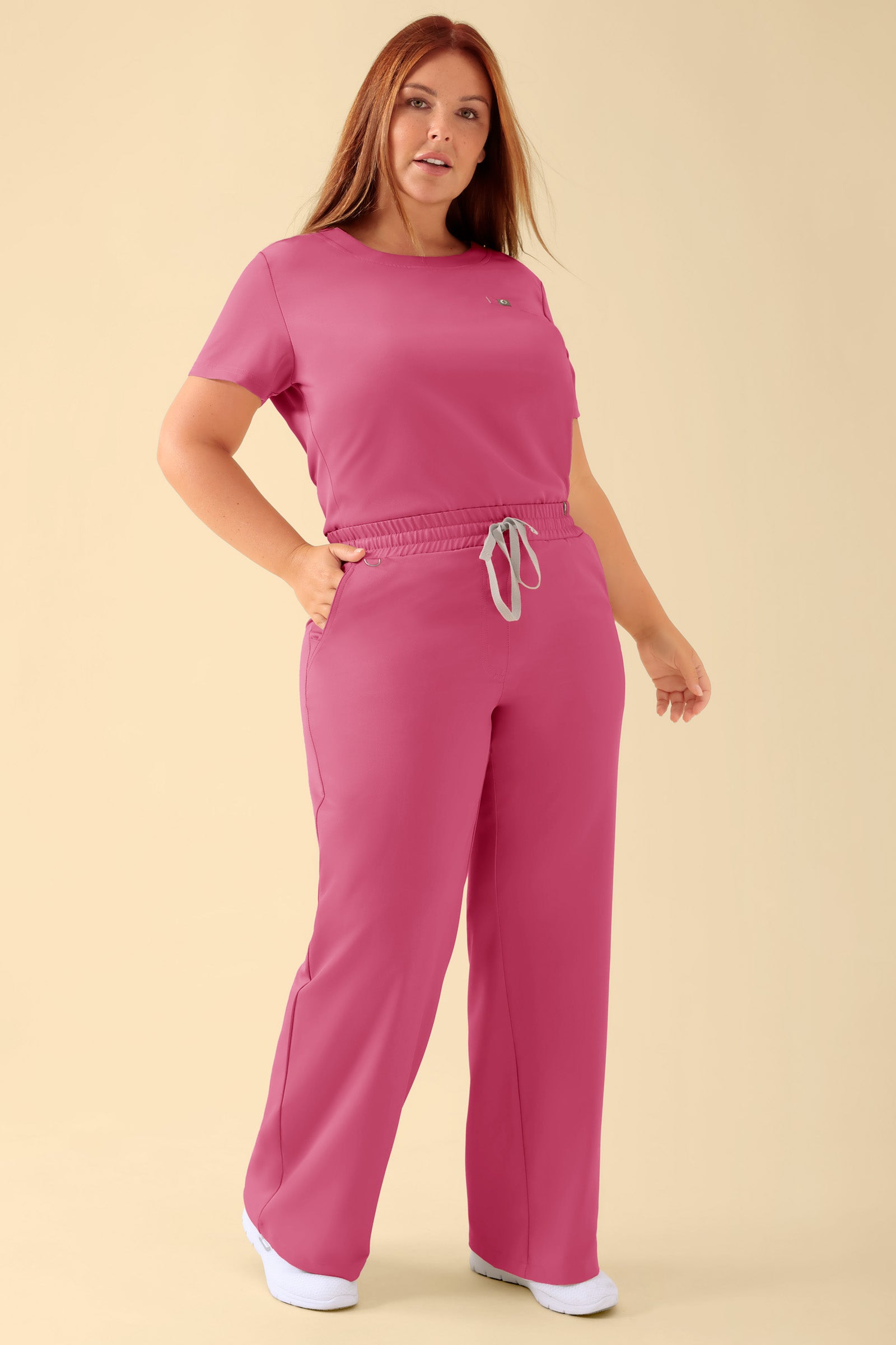 KAERE Hose Damen - weites Bein rosenholz, Vue de face Le mannequin mesure 173 cm et porte la taille XL