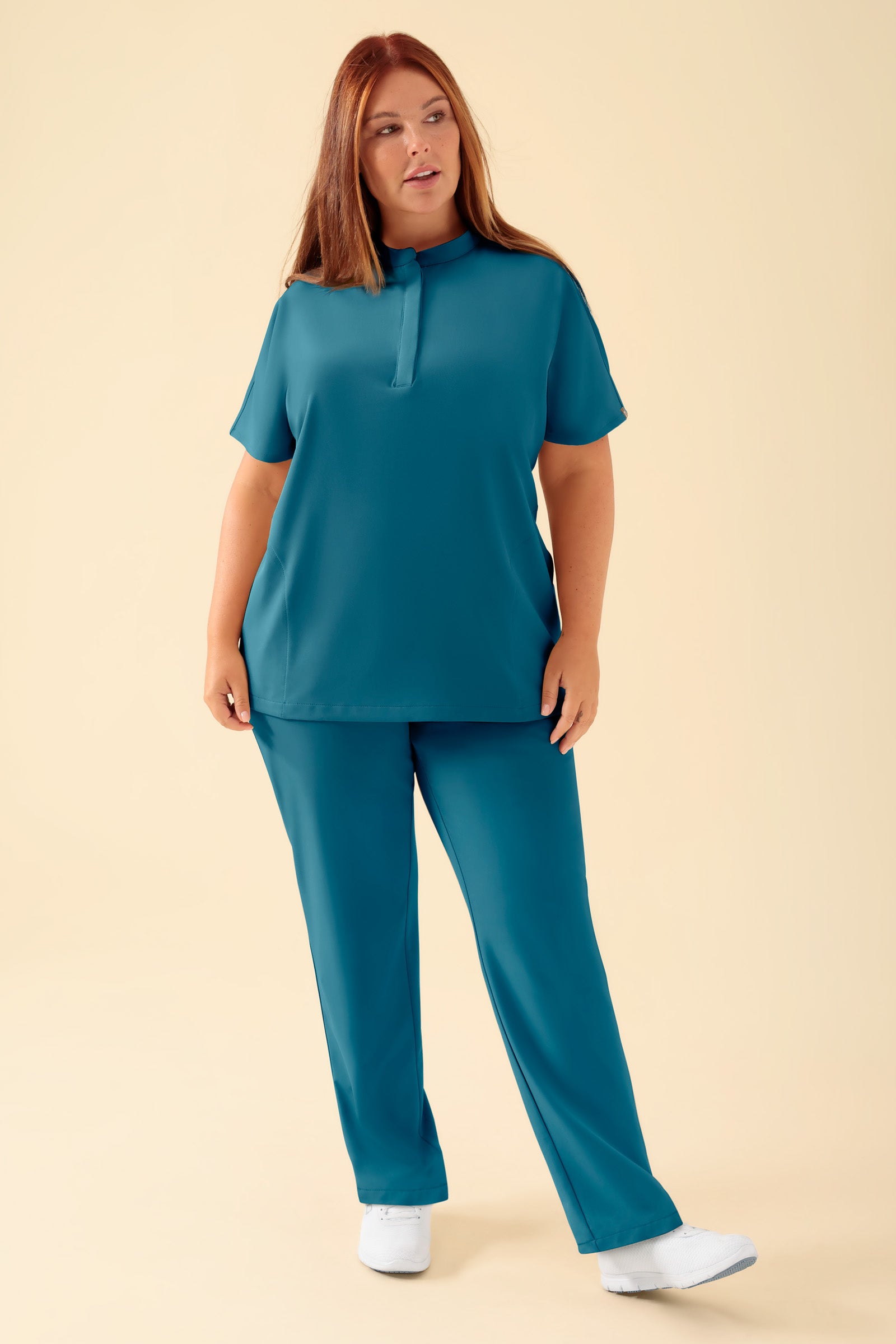 KAERE Schlupfkasack Damen - Stehkragen petrol, Vorderansicht Das Model ist 173 cm groß und trägt Grösse XL
