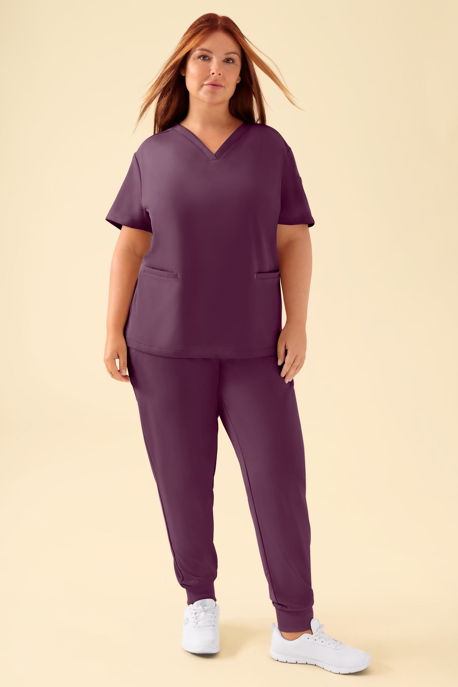 KAERE Schlupfkasack Damen - V-Ausschnitt pflaume, Vue de face Le mannequin mesure 173 cm et porte la taille XL