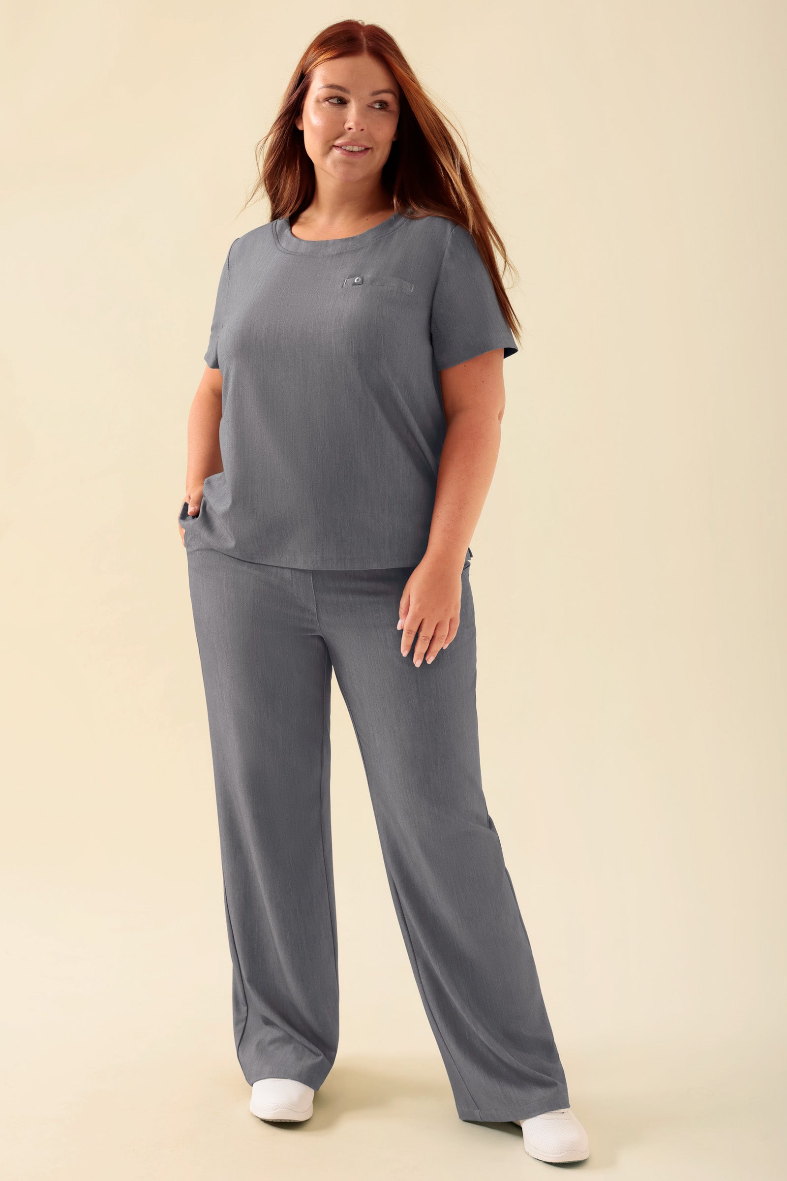 KAERE Shirt Damen - Rundhalsausschnitt grau melange, Vorderansicht Das Model ist 173 cm groß und trägt Grösse XL