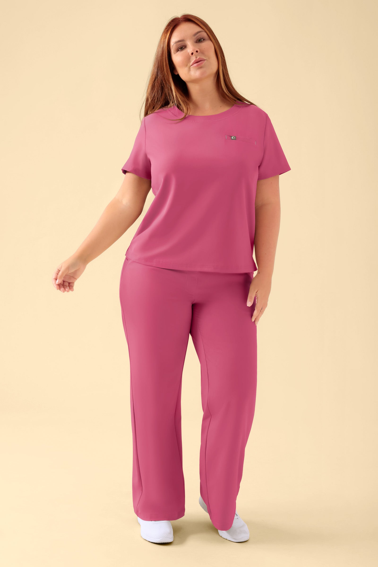 KAERE Shirt Damen - Rundhalsausschnitt rosenholz, Vue de face Le mannequin mesure 173 cm et porte la taille XL