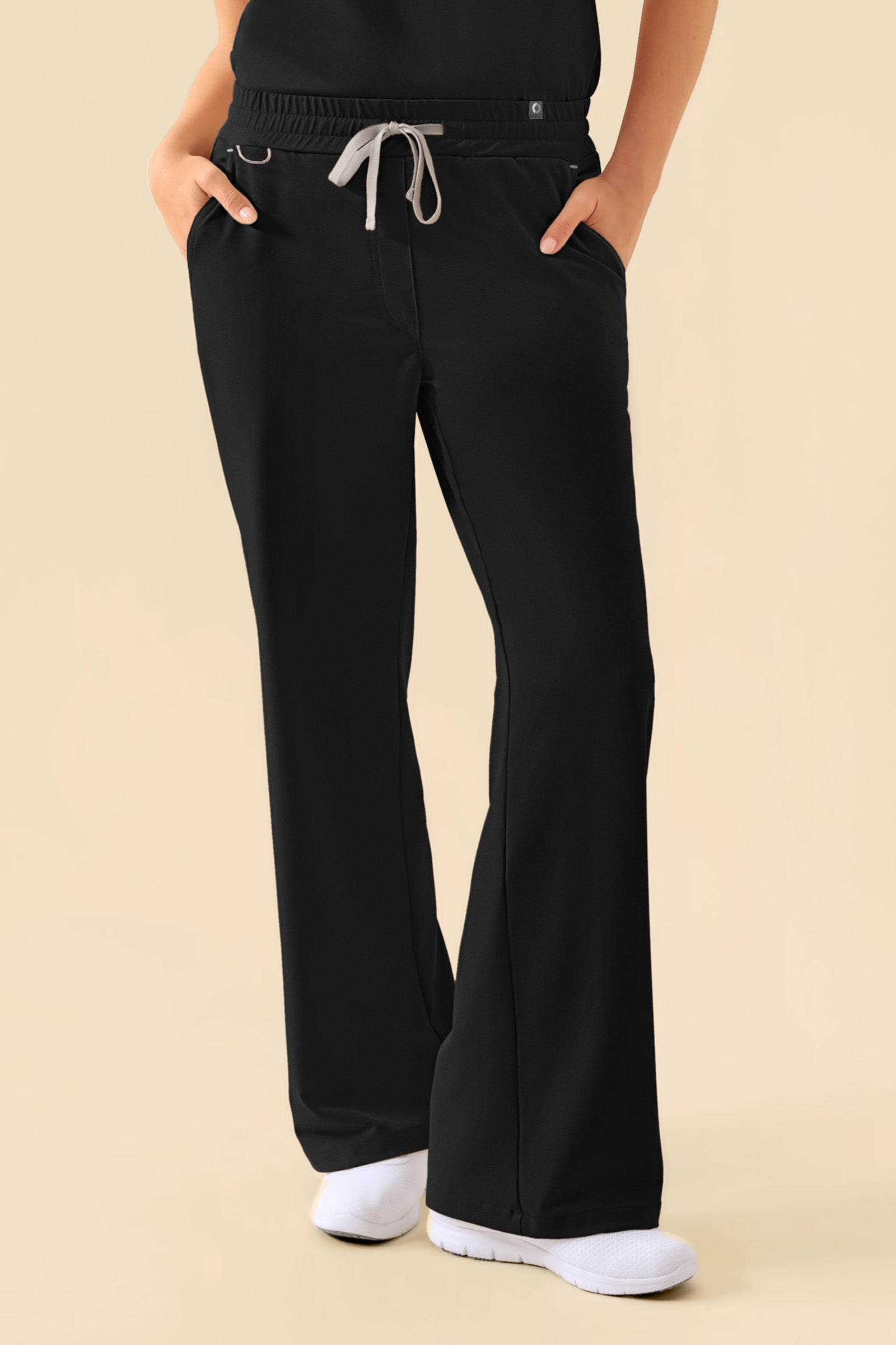 KAERE Hose Damen - weites Bein schwarz, Vue de face Le mannequin mesure 176 cm et porte la taille S
