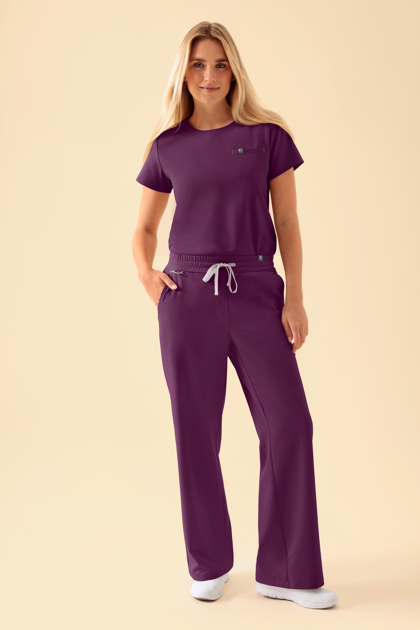 KAERE Hose Damen - weites Bein pflaume, Vorderansicht Das Model ist 177 cm groß und trägt Grösse S