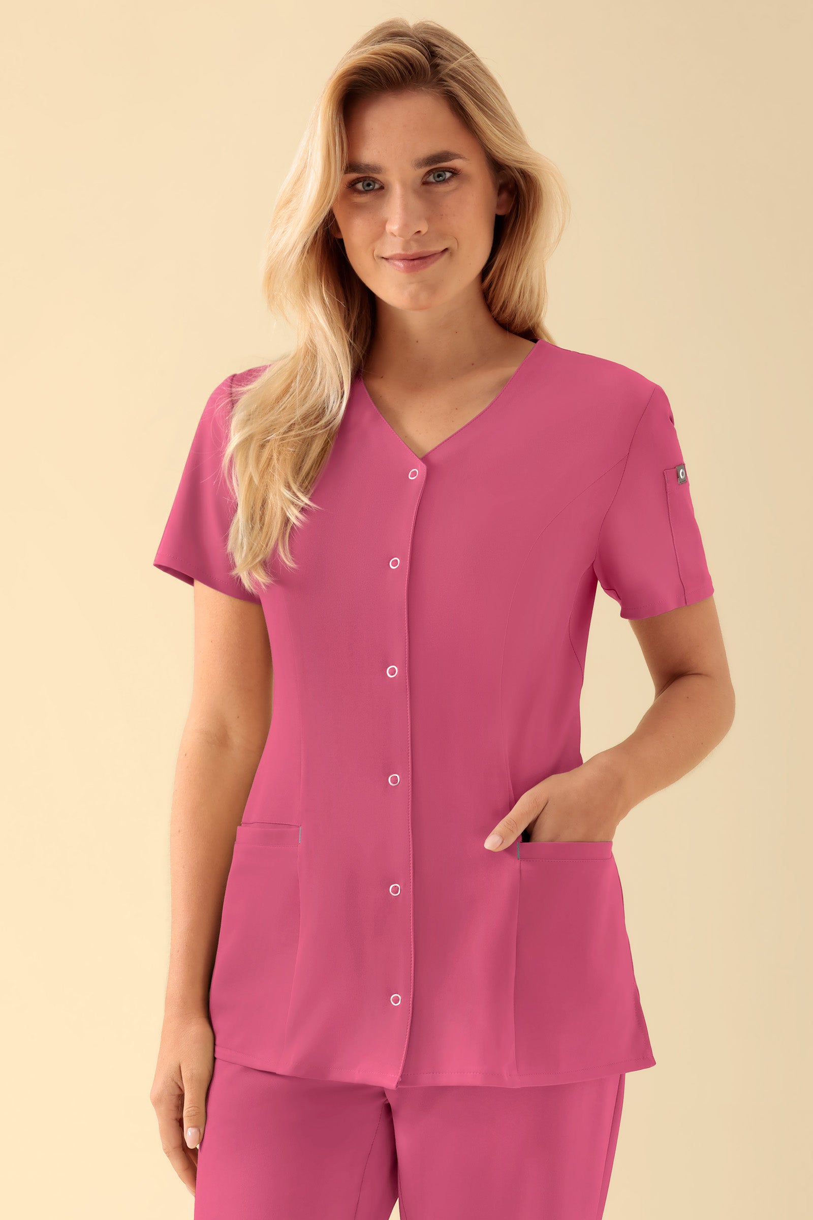 KAERE Kasack Damen - durchgeknöpft rosenholz, Vue de face Le mannequin mesure 177 cm et porte la taille S